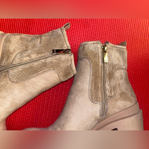 Jennifer Lopez Ankle Heeled Boots - Picture 11 of 16